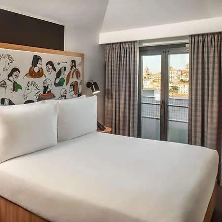 Se Catedral Porto, Tapestry Collection By Hilton 4* Oporto