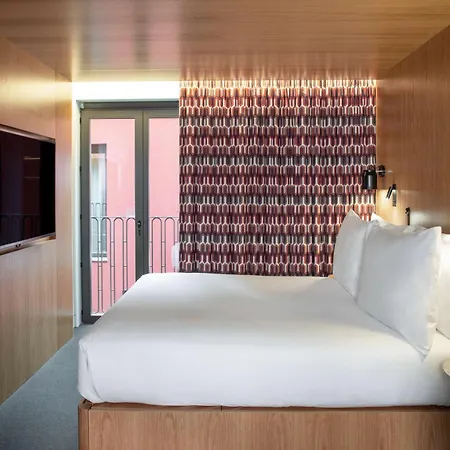 Se Catedral Porto, Tapestry Collection By Hilton 4* Oporto