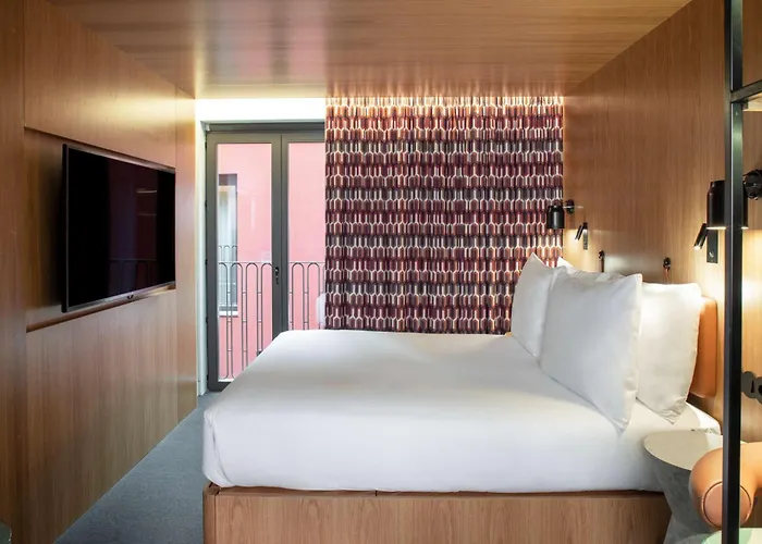Se Catedral Porto, Tapestry Collection By Hilton 4* Oporto